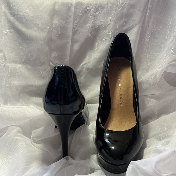 Black Lauren Conrad heels. Size 7 - Picture 2 of 3